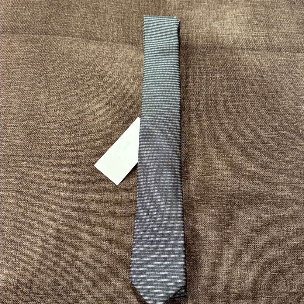 Bloomingdale’s 100% Silk Tie